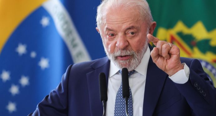 "Aqui não tem dinheiro do Vorcaro”, diz Lula em visita a hospital