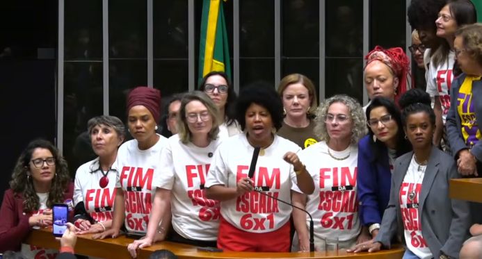 Câmara aprova fim da escala 6x1 e jornada de 40 horas sem redução salarial; bancada do ES vota a favor