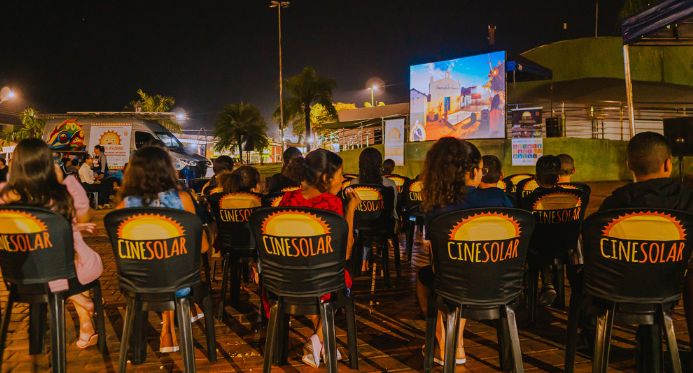 CineSolar leva cinema gratuito movido a energia solar para 30 cidades do ES