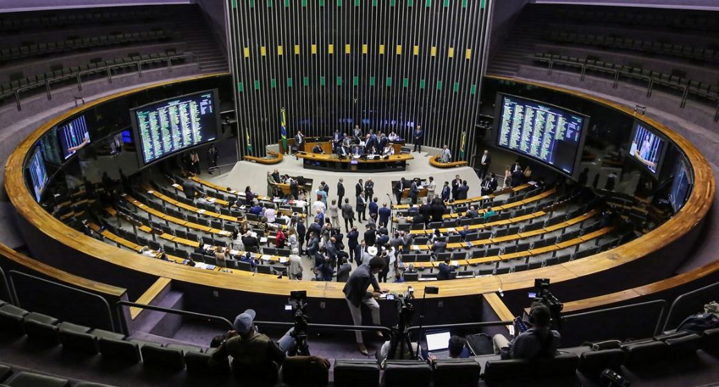 Congresso derruba vetos de Lula, libera verbas a cidades endividadas e autoriza doações nas eleições