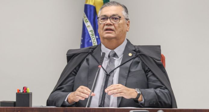 Dino abre investigação sobre suposto desvio de emendas para filme de Bolsonaro
