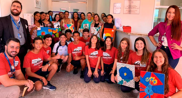 Estudantes transformam rotina de mães no Hospital Jayme Santos Neves com arte e afeto
