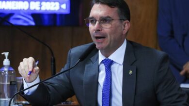 Flávio Bolsonaro celebra decisão dos EUA contra PCC e CV, mas faltou à votação do mesmo tema no Senado