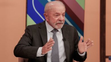 Lula critica família Bolsonaro, diz que Brasil é soberano e que decisão dos EUA sobre PCC e CV pode afetar o PIX