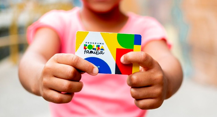 Mais de 5 milhões de famílias deixaram o Bolsa Família após conseguir emprego, diz ministro