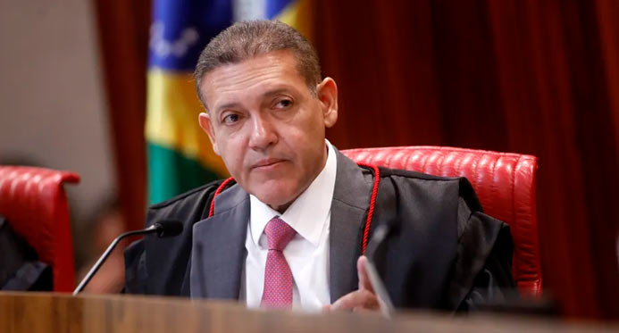 Nunes Marques toma posse como presidente do TSE; André Mendonça será o vice
