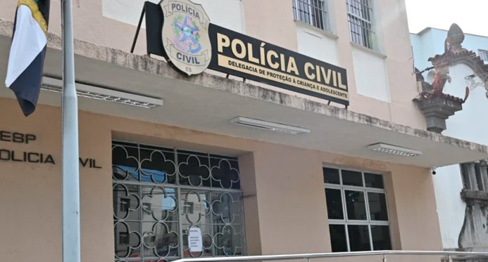 Professor acusado de assédio sexual a alunas é afastado na Serra