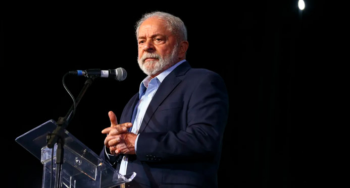 Um dia após áudio de Flávio, Lula diz que "verdade tarda, mas não falha"