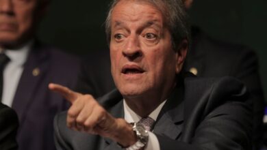 Valdemar chama de 'normal' visita de Flávio Bolsonaro a Vorcaro em prisão domiciliar para bancar filme