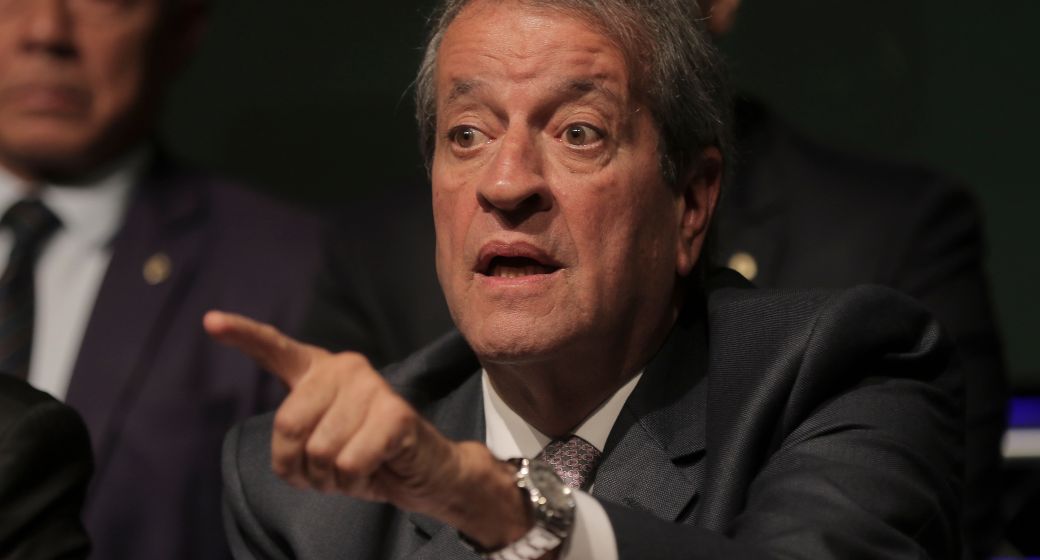 Valdemar chama de 'normal' visita de Flávio Bolsonaro a Vorcaro em prisão domiciliar para bancar filme