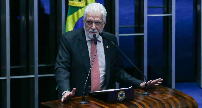 Acuado pela PF, Jaques Wagner deve entregar a liderança do governo no Senado