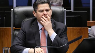 Alcolumbre descarta votação rápida do fim da escala 6x1 e quer "melhorar" texto nas comissões