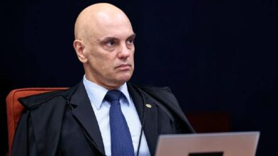 Arma de Bolsonaro é apreendida em blitz e Moraes exige explicações da defesa