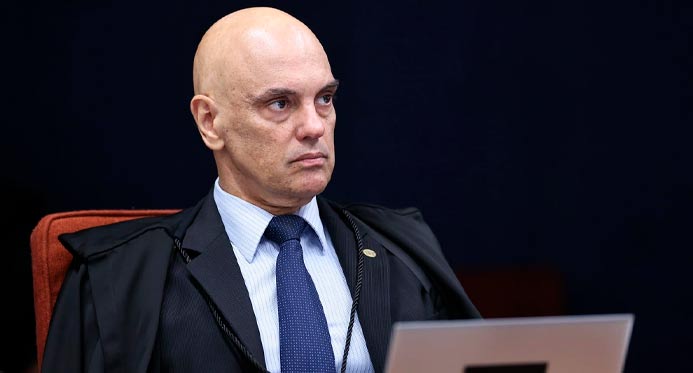 Arma de Bolsonaro é apreendida em blitz e Moraes exige explicações da defesa