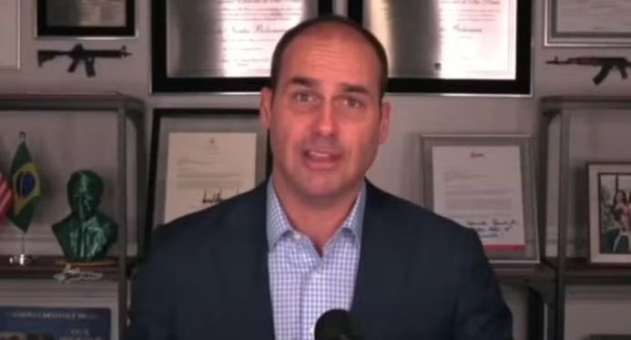 Eduardo Bolsonaro sugere substituir Pix por sistema de pagamento privado dos Estados Unidos