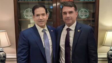 Em carta para Flávio Bolsonaro, Marco Rubio reafirma que EUA vão manter tarifaço contra o Brasil