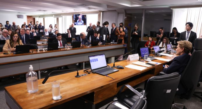 Fim da escala 6x1: Senado define nesta terça-feira (9) o calendário de votação da proposta
