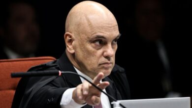 Moraes nega adiamento e mantém julgamento de Eduardo Bolsonaro no STF para esta terça (16)