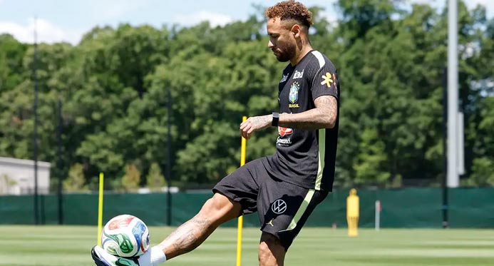 Neymar volta a treinar com o grupo, mas segue como dúvida para o jogo contra o Haiti