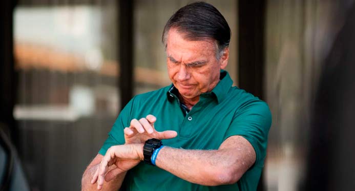 PGR defende aguardar investigação sobre arma de Bolsonaro para avaliar falta grave