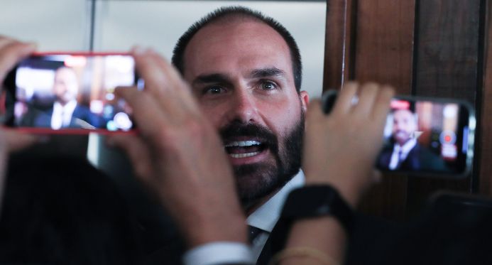 STF condena Eduardo Bolsonaro a 4 anos de prisão por coação em processo sobre trama golpista