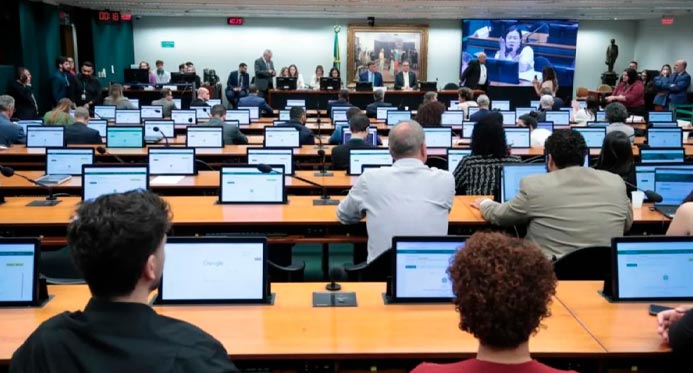 Câmara destrava tramitação de PEC que reduz maioridade penal para 16 anos