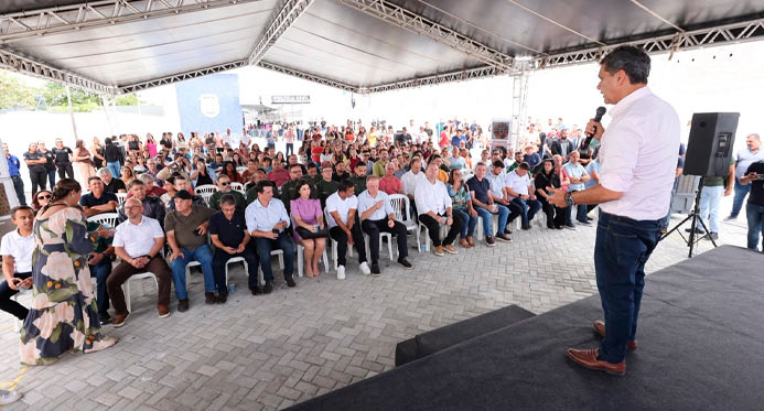 Governador Ricardo entrega obras e autoriza novos investimentos em Sooretama