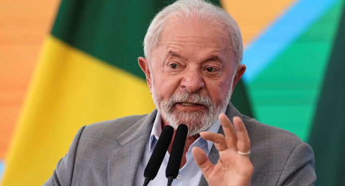 Lula chama Flávio de traidor após senador pedir aos EUA adiamento de tarifaço para depois das eleições