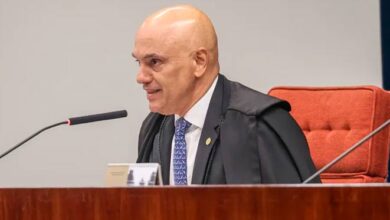 Moraes dá 48 horas para PGR se manifestar sobre arma de Bolsonaro após relatório da polícia