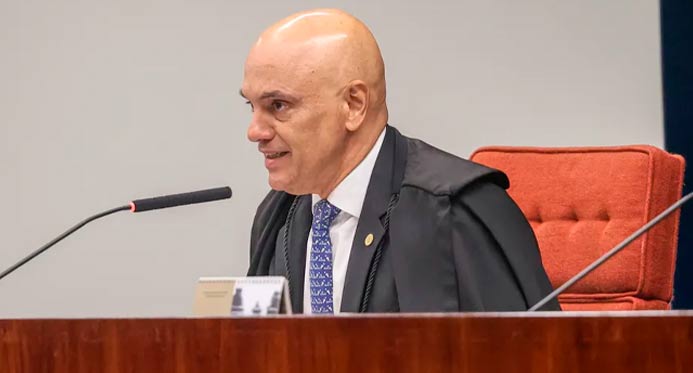 Moraes dá 48 horas para PGR se manifestar sobre arma de Bolsonaro após relatório da polícia