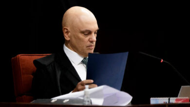 Moraes suspende visitas de Flávio Bolsonaro ao pai após postagem de carta – Em Dia ES