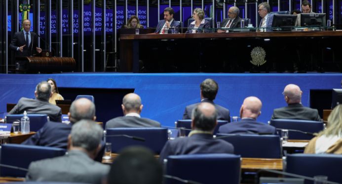 No Senado, sindicatos e governo defendem fim da escala 6x1 e empresários atacam proposta