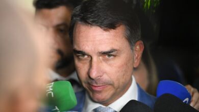 Rastro de R$ 1,5 milhão em notas fiscais liga escritório de Flávio Bolsonaro ao Banco Master – Em Dia ES