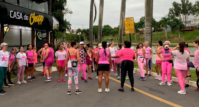 Caminhada Outubro Rosa reúne mulheres na Linha Verde neste domingo (18), em Linhares – Em Dia ES